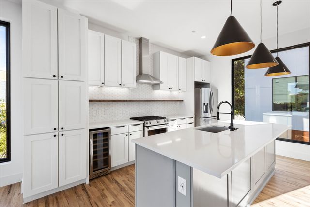 2107 N Garrett Avenue 101, Dallas, TX 75206