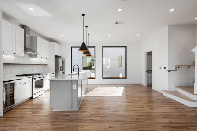 2107 N Garrett Avenue 101, Dallas, TX 75206