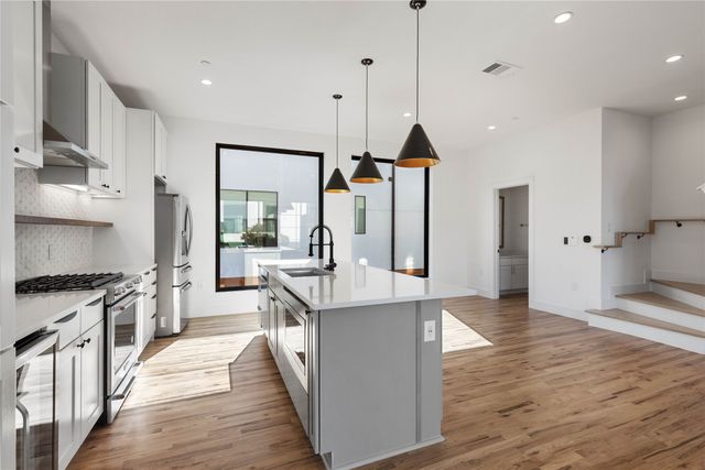 2107 N Garrett Avenue 101, Dallas, TX 75206