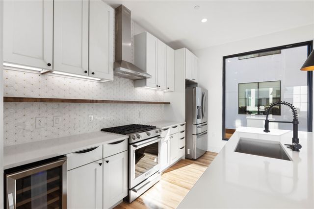 2107 N Garrett Avenue 101, Dallas, TX 75206