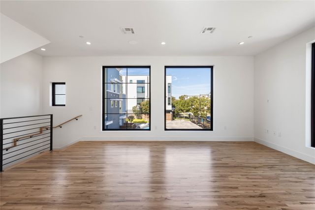 2107 N Garrett Avenue 101, Dallas, TX 75206