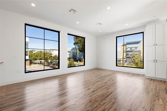 2107 N Garrett Avenue 101, Dallas, TX 75206