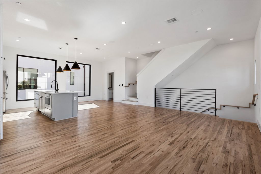 2107 N Garrett Avenue 101, Dallas, TX 75206