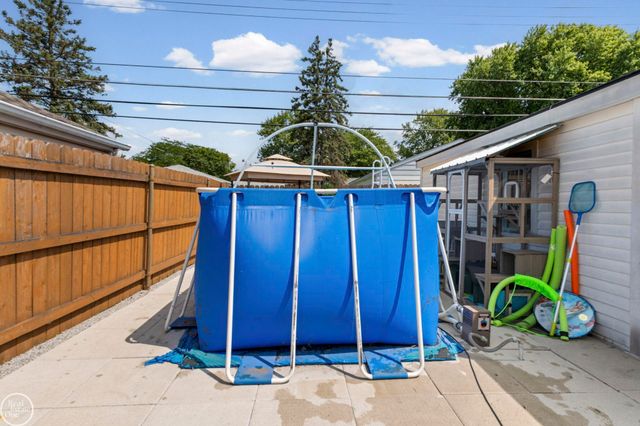 22933 Doremus Street, St Clair Shores, MI 48080