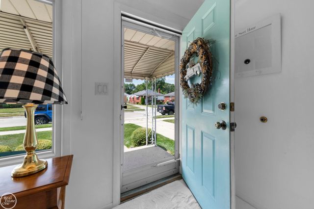 22933 Doremus Street, St Clair Shores, MI 48080