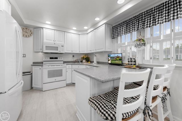 22933 Doremus Street, St Clair Shores, MI 48080