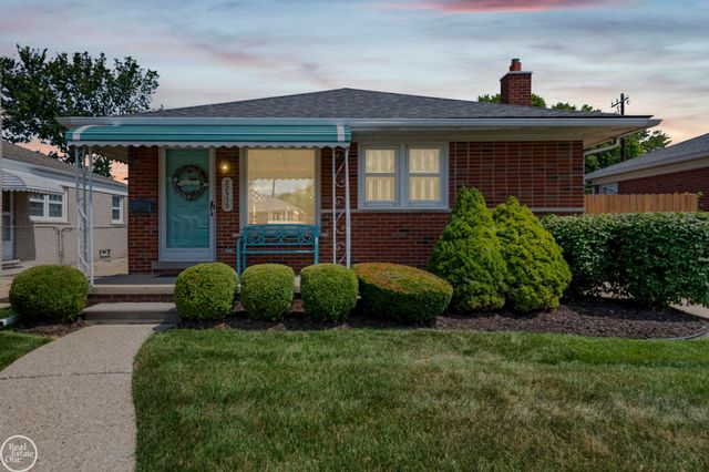 22933 Doremus Street, St Clair Shores, MI 48080