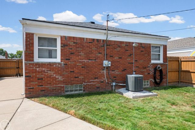 22933 Doremus Street, St Clair Shores, MI 48080