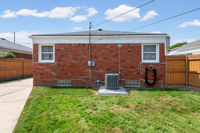 22933 Doremus Street, St Clair Shores, MI 48080