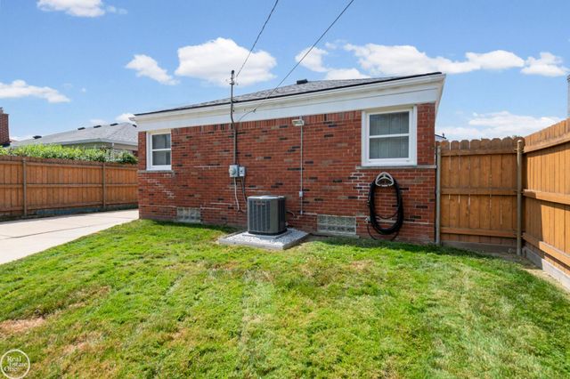22933 Doremus Street, St Clair Shores, MI 48080