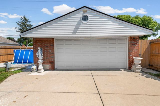 22933 Doremus Street, St Clair Shores, MI 48080