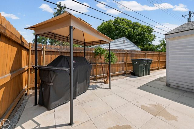 22933 Doremus Street, St Clair Shores, MI 48080