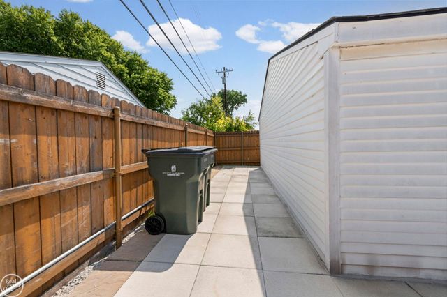 22933 Doremus Street, St Clair Shores, MI 48080