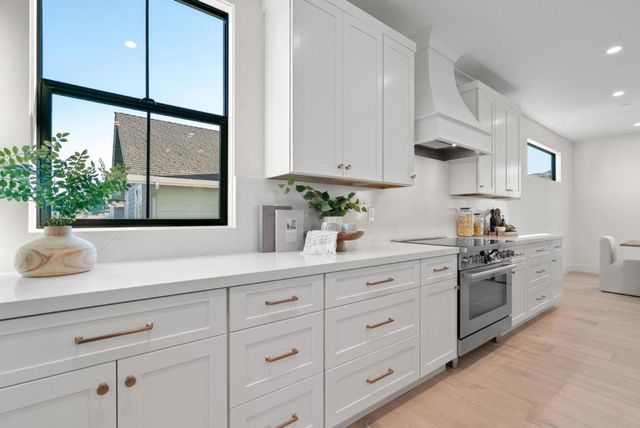 56 Sunnyside Avenue, Campbell, CA 95008