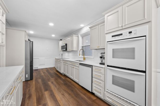 652 Pemberton Road, Grosse Pointe Park, MI 48230