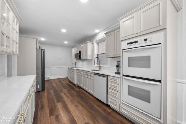 652 Pemberton Road, Grosse Pointe Park, MI 48230