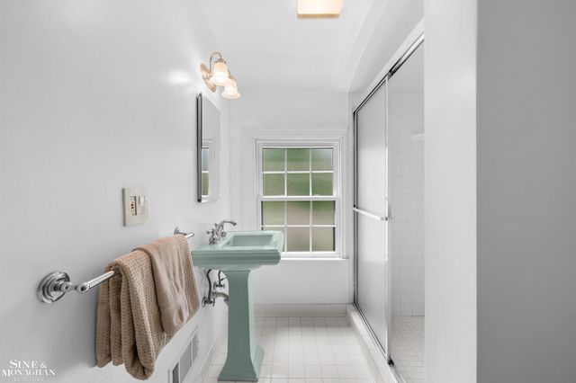 652 Pemberton Road, Grosse Pointe Park, MI 48230