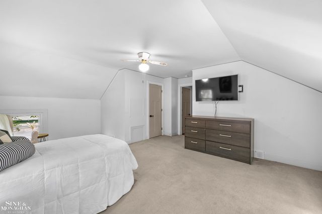 652 Pemberton Road, Grosse Pointe Park, MI 48230