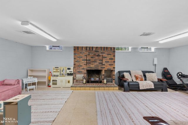 652 Pemberton Road, Grosse Pointe Park, MI 48230