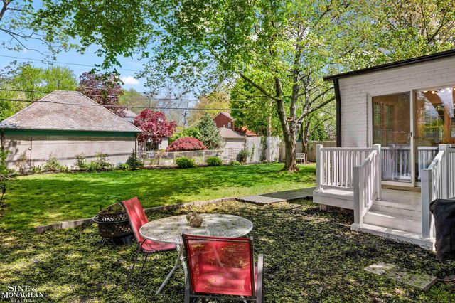 652 Pemberton Road, Grosse Pointe Park, MI 48230