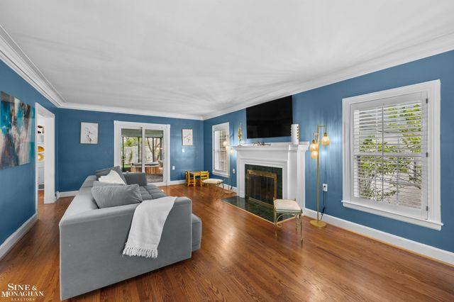 652 Pemberton Road, Grosse Pointe Park, MI 48230