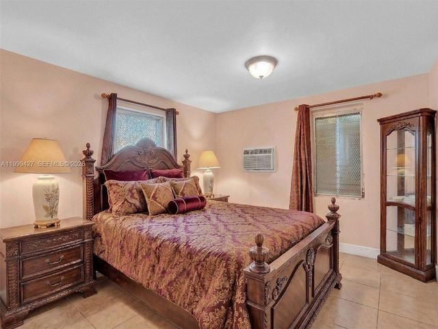 10 SW 72nd Ave, Miami, FL 33144