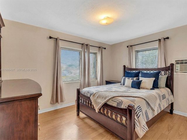 10 SW 72nd Ave, Miami, FL 33144