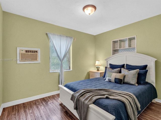 10 SW 72nd Ave, Miami, FL 33144