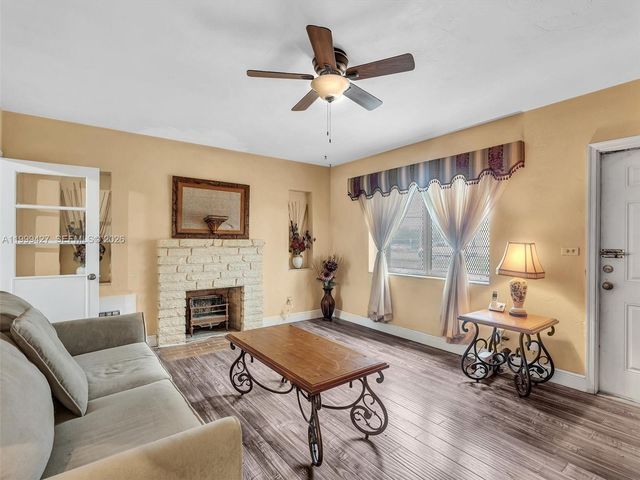 10 SW 72nd Ave, Miami, FL 33144