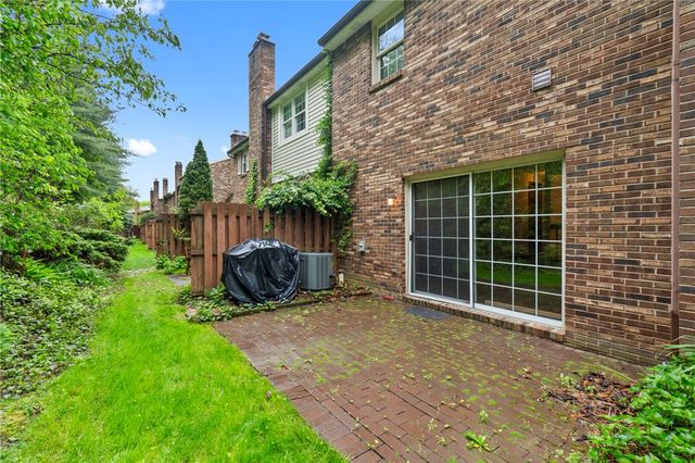 1004 River Oaks Dr, Aspinwall, PA 15215