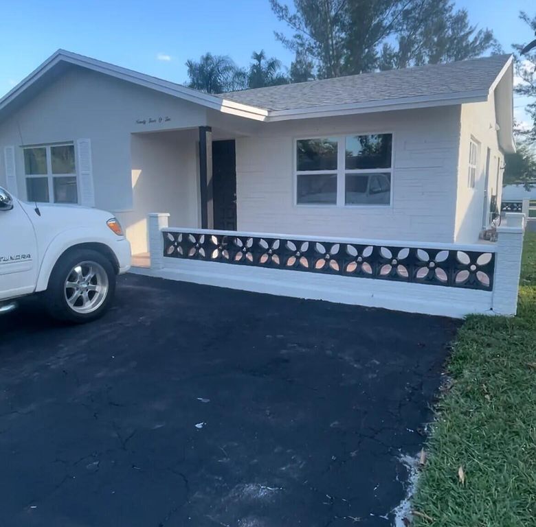 9402 NW 81st Court, Tamarac, FL 33321