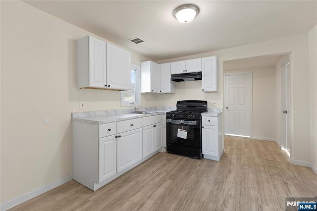 322 New Street, Newark, NJ 07103