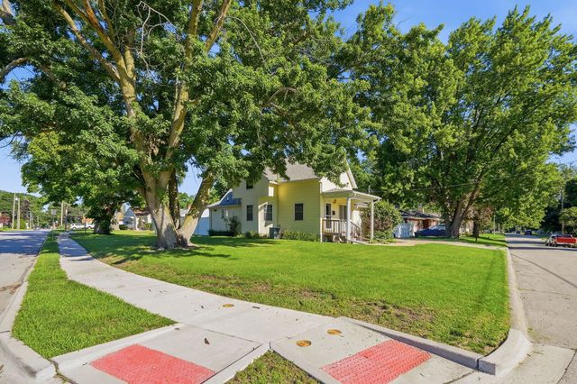 1841 36TH Street, Moline, IL 61265