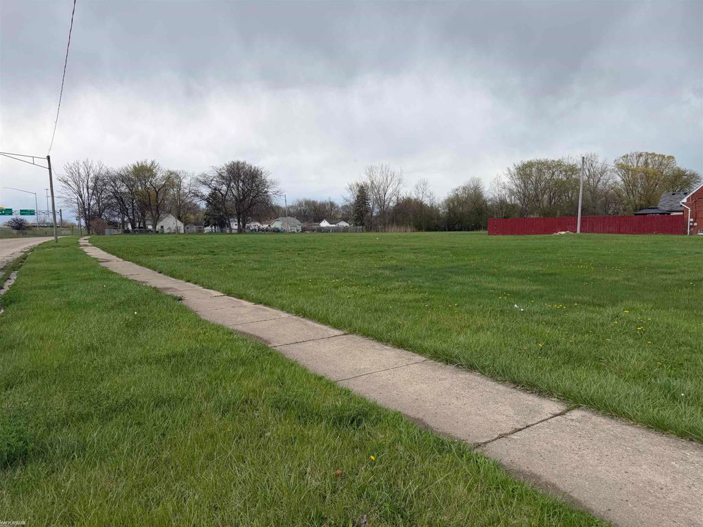 19861 Fenton Street, Roseville, MI 48066