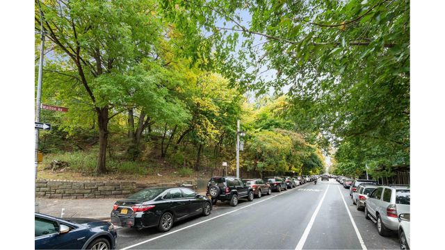 811 WALTON Avenue B15, New York City, NY 10451