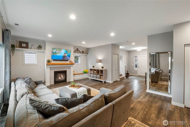 329 S Spruce Street, Buckley, WA 98321