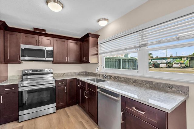 6860 PARK STREET S, South Pasadena, FL 33707