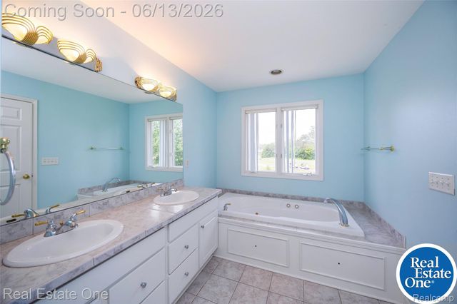 857 Saint James Park Avenue, Monroe Charter Township, MI 48161