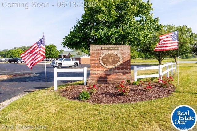 857 Saint James Park Avenue, Monroe Charter Township, MI 48161