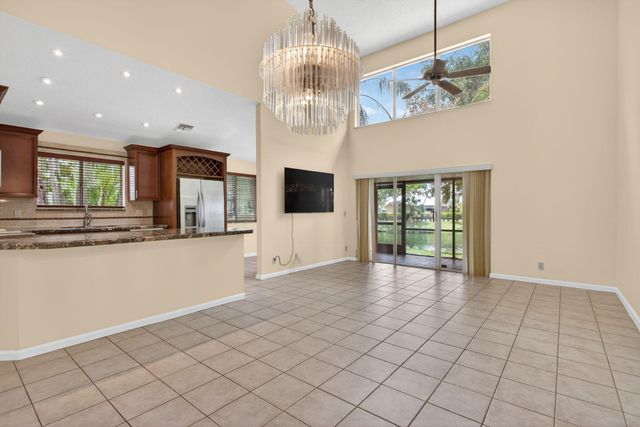 7364 Pinewalk Drive S, Margate, FL 33063