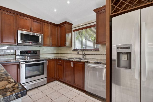 7364 Pinewalk Drive S, Margate, FL 33063
