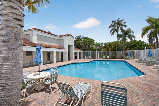 7364 Pinewalk Drive S, Margate, FL 33063