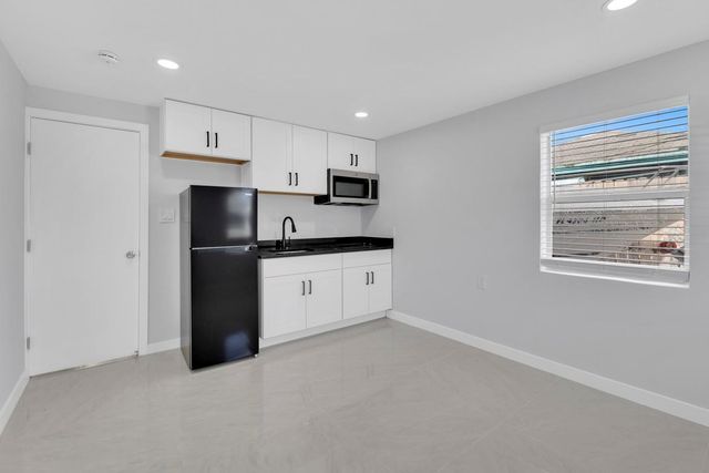 851 NW 4th Avenue, Pompano Beach, FL 33060