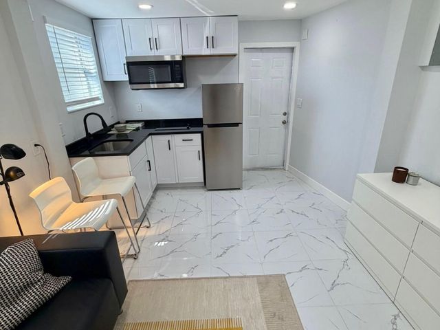 851 NW 4th Avenue, Pompano Beach, FL 33060