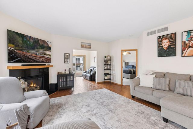 17871 Glasgow Way, Lakeville, MN 55044