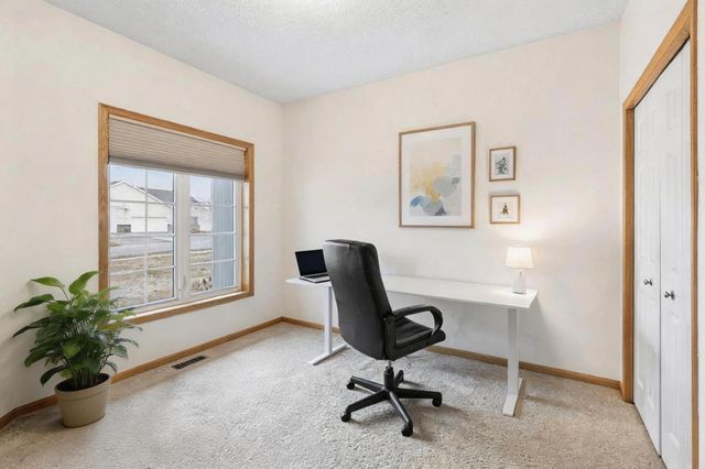 17871 Glasgow Way, Lakeville, MN 55044