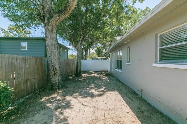 2600 52ND AVENUE N B, St Petersburg, FL 33714
