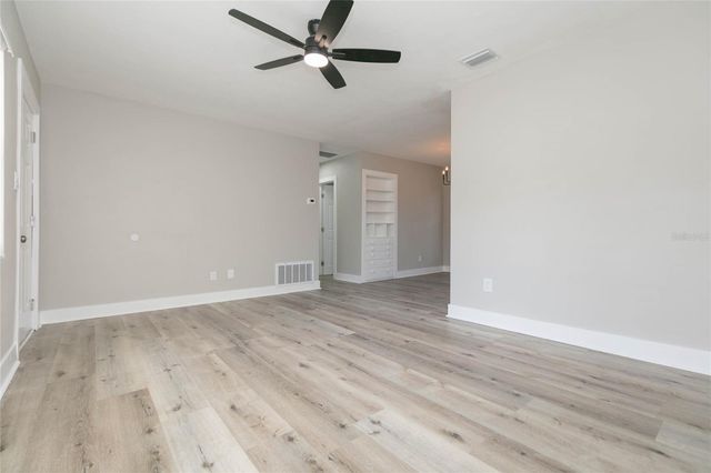 2600 52ND AVENUE N B, St Petersburg, FL 33714