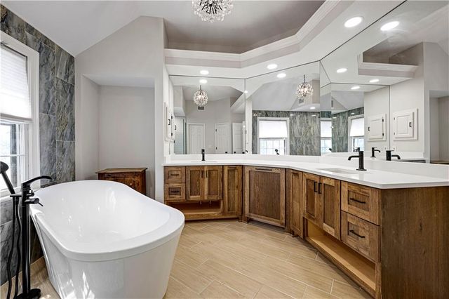 5444 W 129th Terrace, Leawood, KS 66209