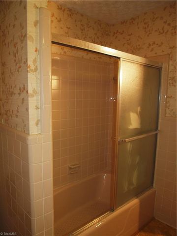 206 Oak Leaf Road, Asheboro, NC 27205